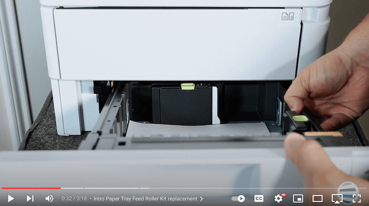 A printer technician removes the paper tray on the Xerox VersaLink B625